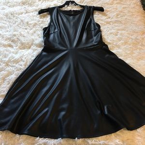 𝗕𝗹𝗮𝗰𝗸 𝗣𝗹𝗲𝗮𝘁𝗵𝗲𝗿 𝗗𝗿𝗲𝘀𝘀